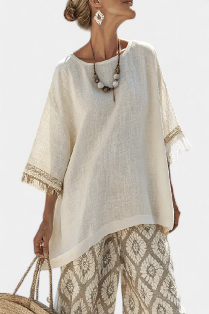 Daisy boho chic outfit: loose shirt and printed trousers for a unique style