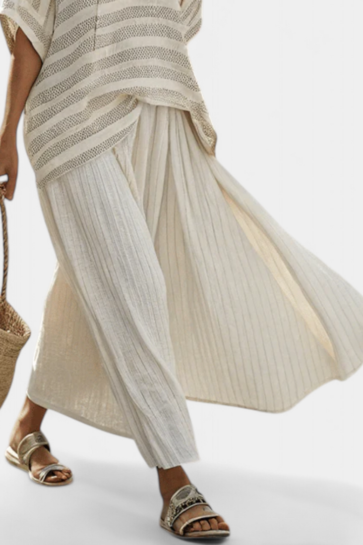 Daisy bamboo linen outfit with elegant striped blouse and flowing trousers for a modern, comfortable style