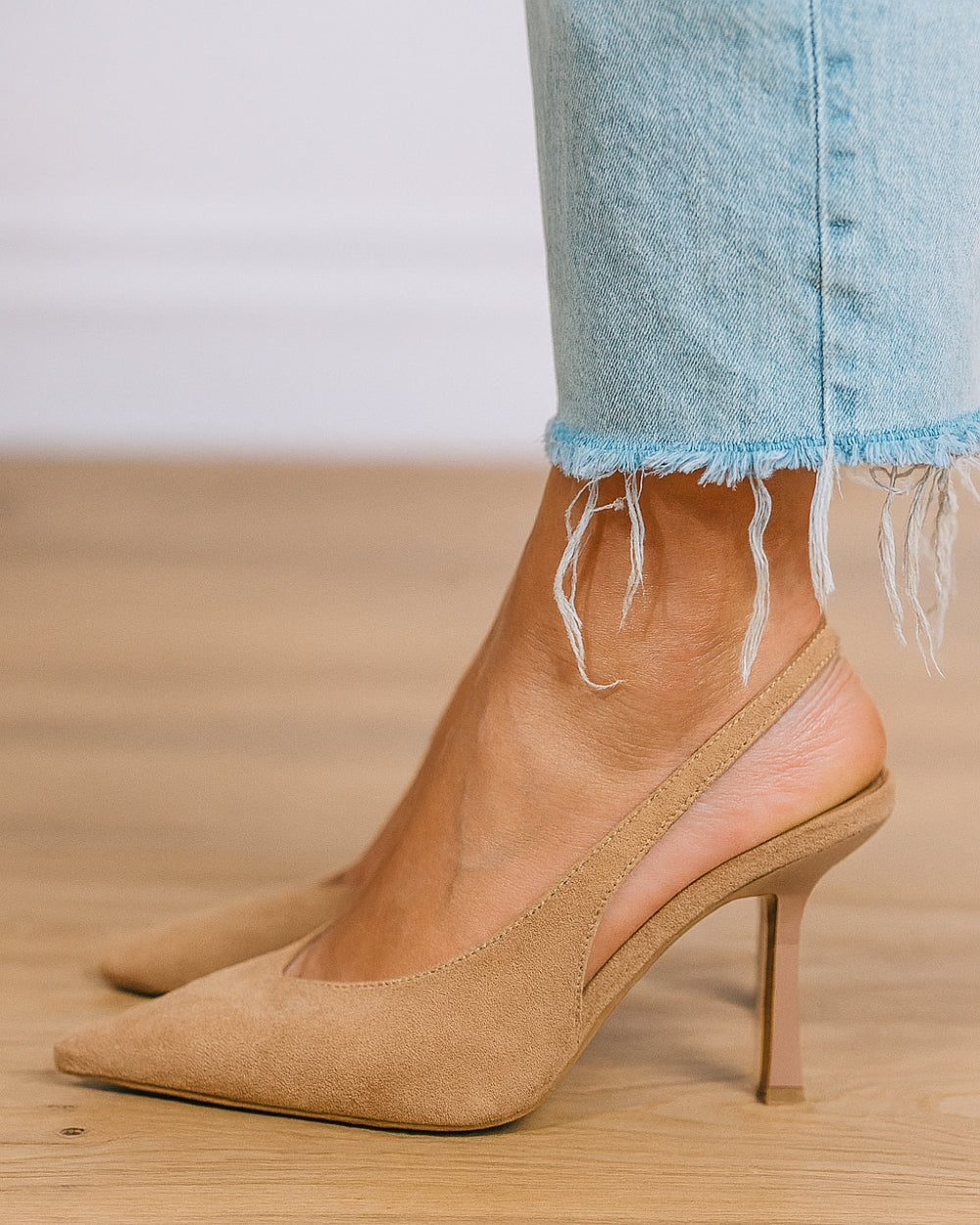 Isolta – Sandals with a Slim Heel