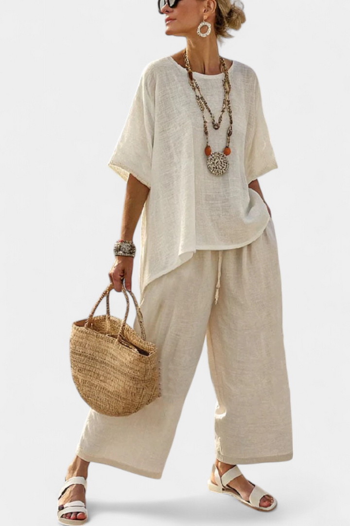 Daisy minimalist outfit in raw tones with oversized blouse and wide-leg trousers for a simple, elegant style