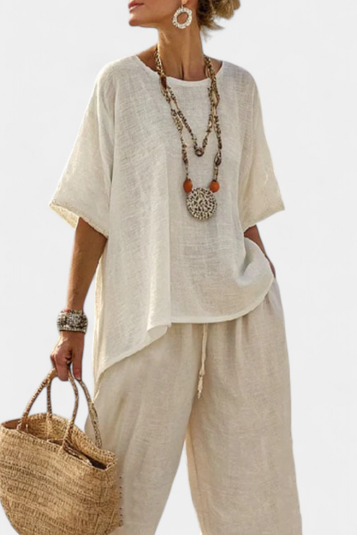 Daisy minimalist outfit in raw tones with oversized blouse and wide-leg trousers for a simple, elegant style